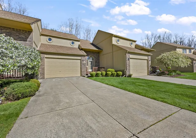 2nd image of 2119 Rochelle Park Dr, Rochester Hills, MI 48309 | MLS# 70532520