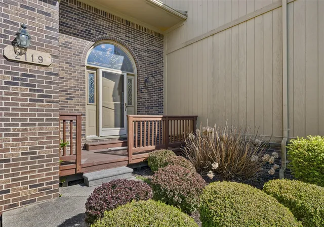 3rd image of 2119 Rochelle Park Dr, Rochester Hills, MI 48309 | MLS# 70532520