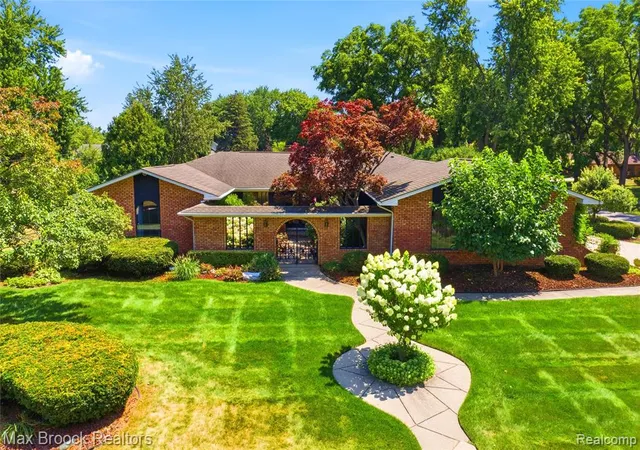 1st image of 53214 Bancroft Dr, Shelby Township, MI 48316 | MLS# 61022128