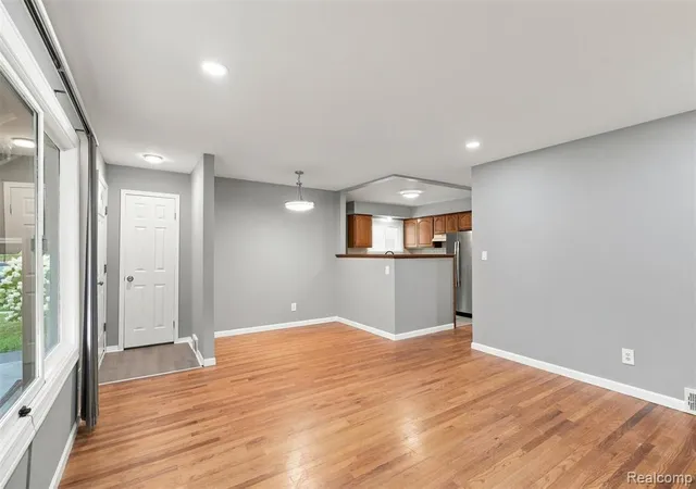 2nd image of 596 Nebraska Ave, Pontiac, MI 48341 | MLS# 61020234