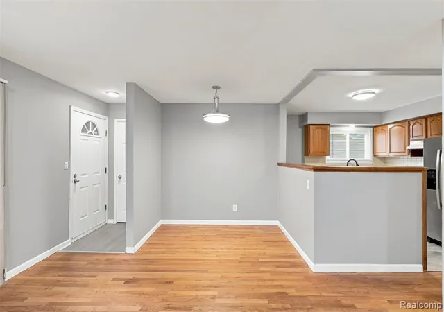 3rd image of 596 Nebraska Ave, Pontiac, MI 48341 | MLS# 61020234