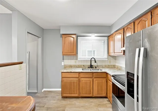 5th image of 596 Nebraska Ave, Pontiac, MI 48341 | MLS# 61020234