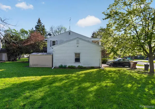 Listing Photo 2 - Condo for sale in building located at 6150 Birch Row Dr, East Lansing, MI 48823 - Unit #