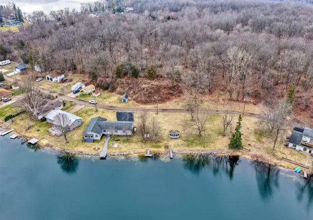 Photo 3 of Single family home for sale at 228 Oak Grv Dr, Brooklyn, MI 49230 | MLS# 70520615 | Listing updated on 2026-08-14