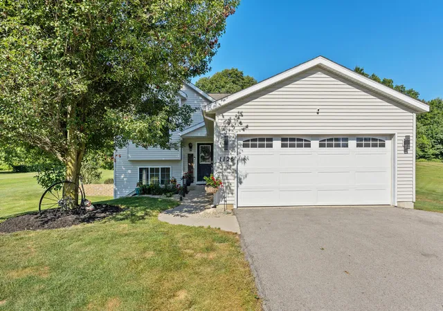 Photo 1 of Single family home for sale at 1126 N Vista Ln, Allegan, MI 49010 | MLS# 70550187 | Listing updated on 2026-09-03