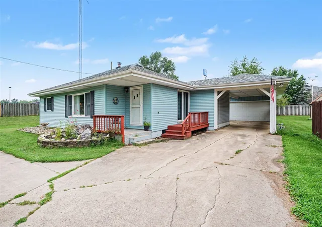 Photo 2 of Sale Pending at 56346 M 51, Dowagiac, MI 49047 | MLS# 70555226 | Listing updated on 2026-08-30