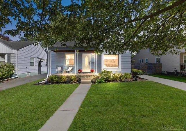 Photo 1 of Sale Pending at 209 Helene Ave, Royal Oak, MI 48067 | MLS# 50190110 | Listing updated on 2025-10-16