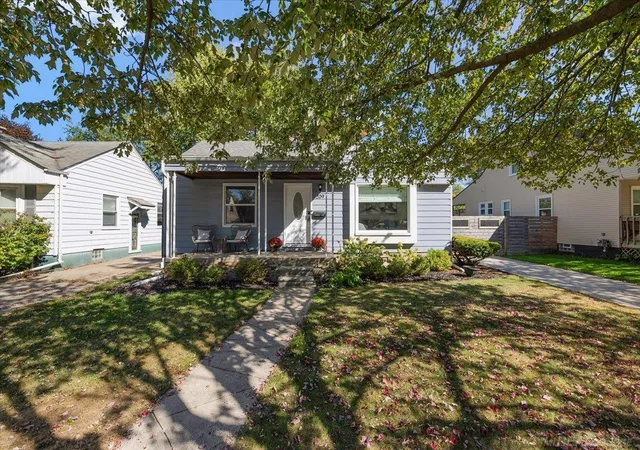 Photo 2 of Sale Pending at 209 Helene Ave, Royal Oak, MI 48067 | MLS# 50190110 | Listing updated on 2025-10-16