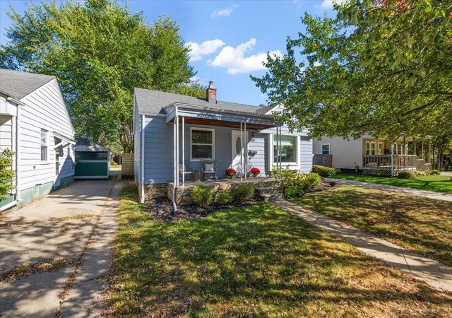 Photo 3 of Sale Pending at 209 Helene Ave, Royal Oak, MI 48067 | MLS# 50190110 | Listing updated on 2025-10-16