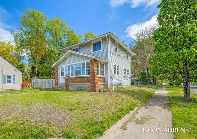 2nd image of 1862 Kalamazoo Ave, Grand Rapids, MI 49507 | MLS# 70530120