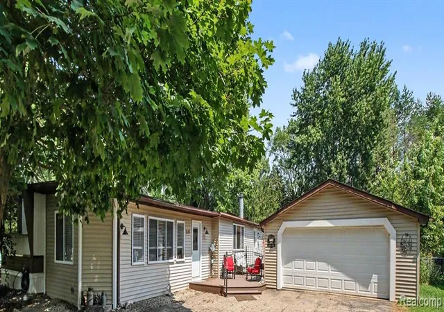 1st image of 521 Cherokee Bnd, Howell, MI 48843 | MLS# 61016856