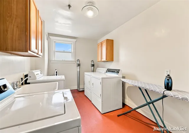 Listing Photo 2 - Condo for sale in building located at 17 W 10Th St, Holland, MI 49423 - Unit #470