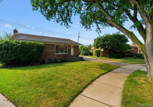 Photo 2 of Sale Pending at 29100 Fourner Ave, Madison Heights, MI 48071 | MLS# 61020588 | Listing updated on 2026-08-29