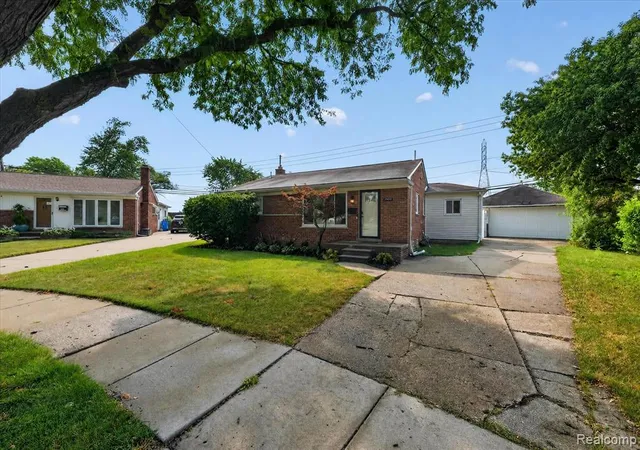 Photo 4 of Sale Pending at 29100 Fourner Ave, Madison Heights, MI 48071 | MLS# 61020588 | Listing updated on 2026-08-29