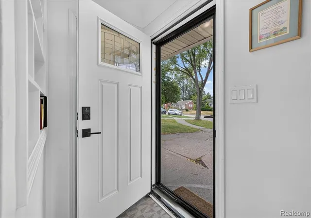 Photo 5 of Sale Pending at 29100 Fourner Ave, Madison Heights, MI 48071 | MLS# 61020588 | Listing updated on 2026-08-29