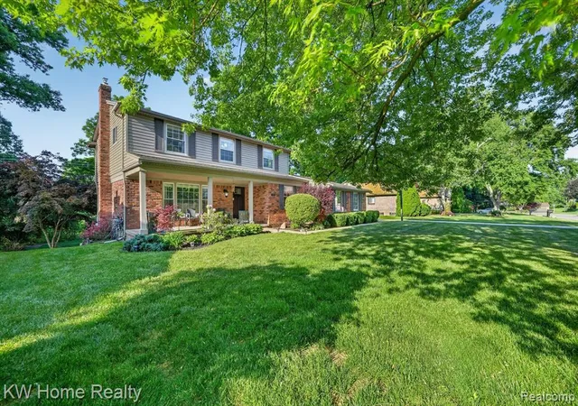 Photo 3 of Single Family Residence at 33717 Heritage Hills Dr, Farmington Hills, MI 48331 | MLS# 60999542 |  | Sold on 2026-06-29