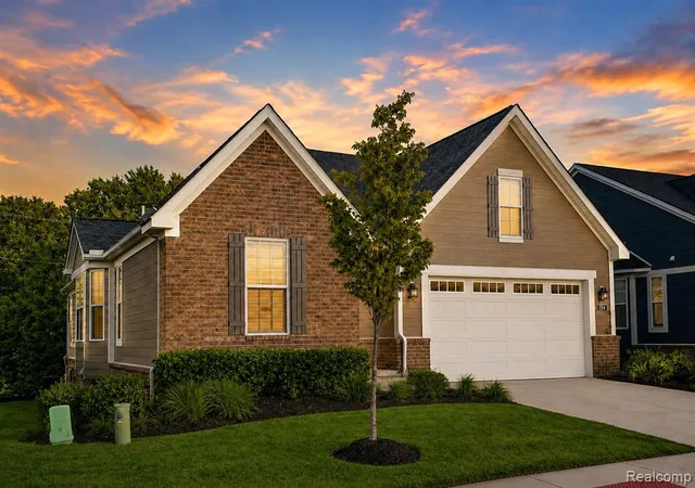 1st image of 154 Mulberry Ln, Rochester, MI 48309 | MLS# 60995630