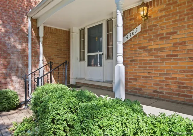 Photo 48 of Sale Pending at 4363 Barchester Dr, Bloomfield Hills, MI 48302 | MLS# 61016780 | Listing updated on 2026-08-17