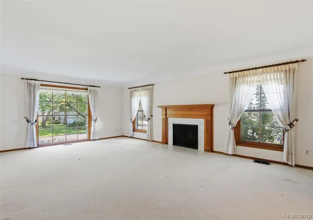 Photo 5 of Sale Pending at 4363 Barchester Dr, Bloomfield Hills, MI 48302 | MLS# 61016780 | Listing updated on 2026-08-17