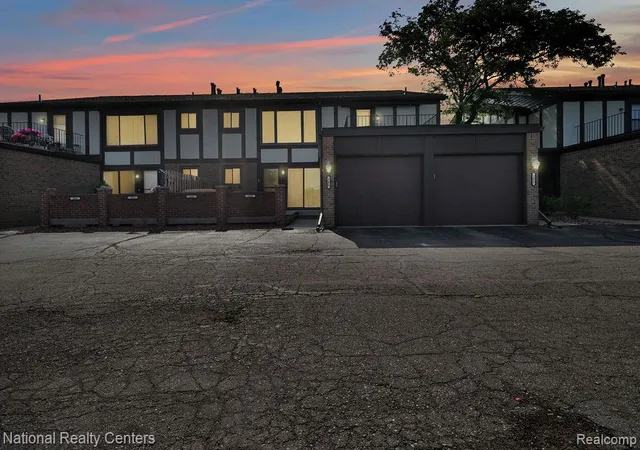Photo 2 of Sale Pending at 206 Country Club Dr, Saint Clair Shores, MI 48082 1058 | MLS# 61023146 | Listing updated on 2026-09-09