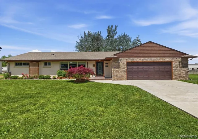Homes for sale in Novi, MI | 39582 Burton Dr, Novi, MI 48375 | MLS# 61009936
