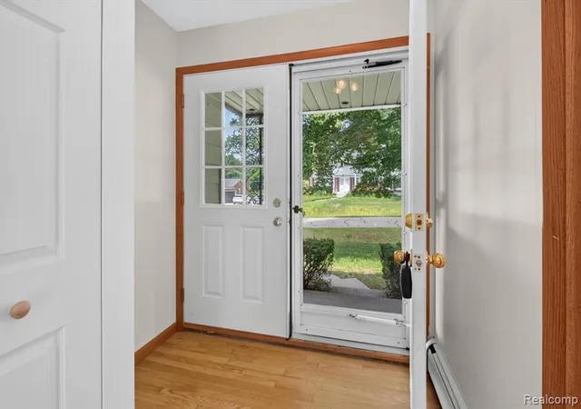 5th image of 26178 Greythorne Trl, Farmington Hills, MI 48334 | MLS# 61006456