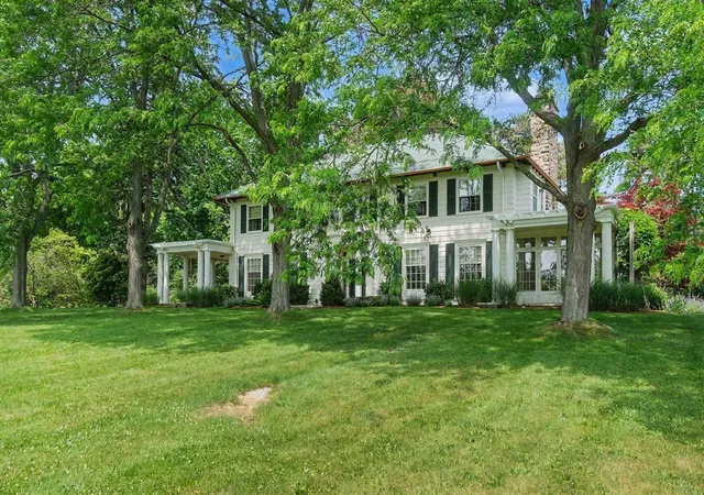 3rd image of 3215 W Dobson Pl, Ann Arbor, MI 48105 | MLS# 70517272