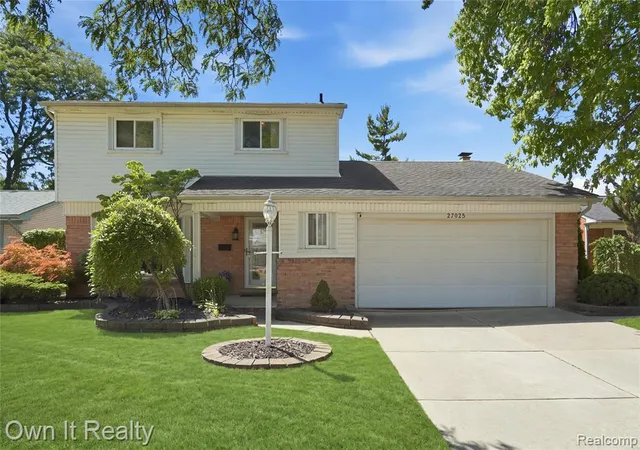 Photo 2 of Single family home for sale at 27025 Havelock Dr, Dearborn Heights, MI 48127 3689 | MLS# 61024766 | Listing updated on 2026-08-27
