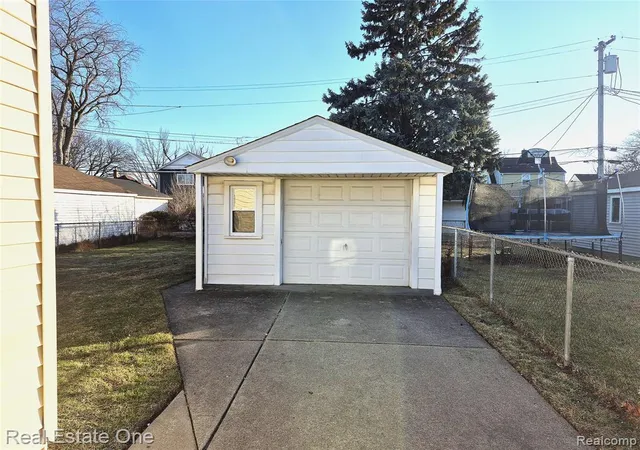 Homes for sale in Wyandotte, MI | 1069 Mulberry St, Wyandotte, MI 48192 | MLS# 60995690