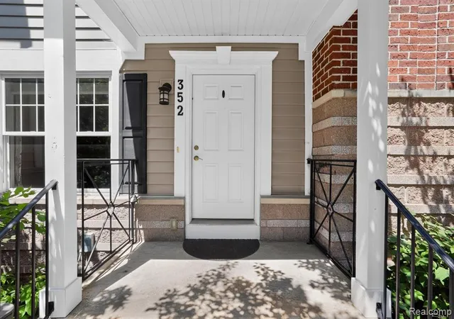 2nd image of 352 W Grand River Ave #3, East Lansing, MI 48823 | MLS# 61012117
