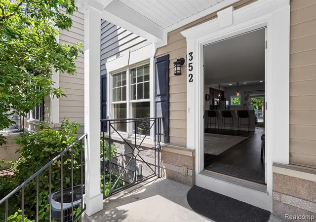 Listing Photo 3 - Condo for sale in building located at 352 W Grand River Ave, East Lansing, MI 48823 - Unit #3