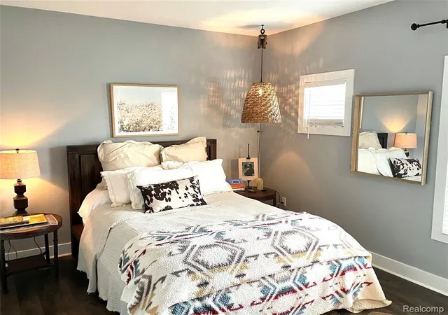 2nd image of 352 W Grand River Ave, East Lansing, MI 48823