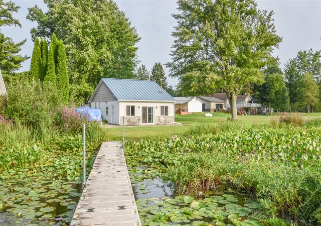 Photo 3 of Single family home for sale at 416 W Russell Dr, Coldwater, MI 49036 | MLS# 70552656 | Listing updated on 2026-09-02