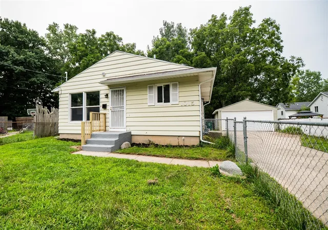 Photo 1 of Sale Pending at 1015 Merrill Ave, Grand Rapids, MI 49503 | MLS# 70552536 | Listing updated on 2026-08-27