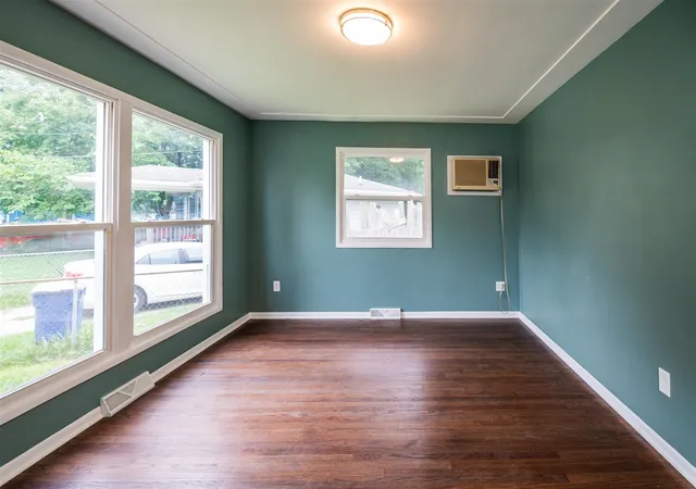 Photo 3 of Sale Pending at 1015 Merrill Ave, Grand Rapids, MI 49503 | MLS# 70552536 | Listing updated on 2026-08-27