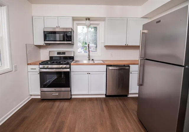 Photo 4 of Sale Pending at 1015 Merrill Ave, Grand Rapids, MI 49503 | MLS# 70552536 | Listing updated on 2026-08-27