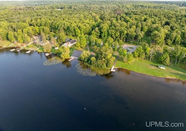 Photo 3 of Single family home for sale at 189 E Park Dr, Iron River, MI 49935 | MLS# 50217676 | Listing updated on 2026-10-07