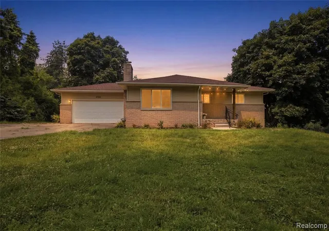 2nd image of 4700 Indianwood Ct, Clarkston, MI 48348 2239 | MLS# 61023473