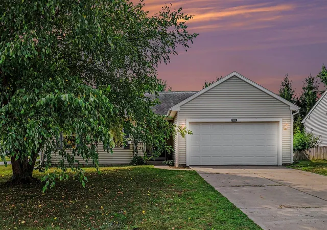 2nd image of 3006 Arctic Ave, Kalamazoo, MI 49004 | MLS# 70551451