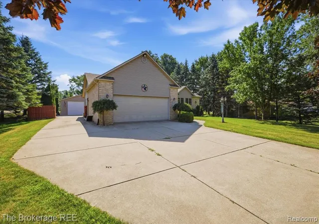 Photo 2 of Sale Pending at 6057 Center Rd, Grand Blanc, MI 48439 7949 | MLS# 61010933 | Listing updated on 2026-10-21