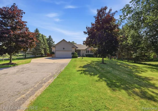 Photo 3 of Sale Pending at 6057 Center Rd, Grand Blanc, MI 48439 7949 | MLS# 61010933 | Listing updated on 2026-10-21
