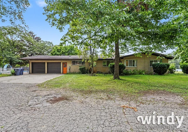 Photo 3 of Single family home for sale at 6530 Paw Ave, Coloma, MI 49038 | MLS# 70543516 | Listing updated on 2026-08-13