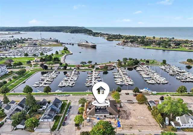 14th image of 502 W Loomis St #104, Ludington, MI 49431 | MLS# 70553379