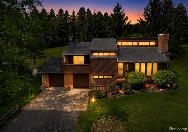 Photo 2 of Single family home for sale at 2725 Cooley Lake Rd, Highland, MI 48356 3310 | MLS# 60992846 | Listing updated on 2026-09-02