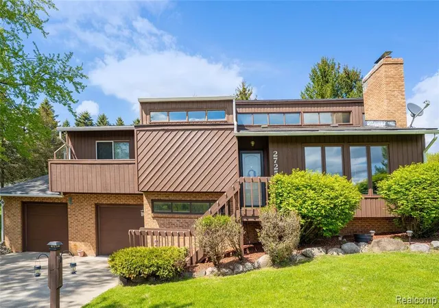 Photo 4 of Single family home for sale at 2725 Cooley Lake Rd, Highland, MI 48356 3310 | MLS# 60992846 | Listing updated on 2026-09-02