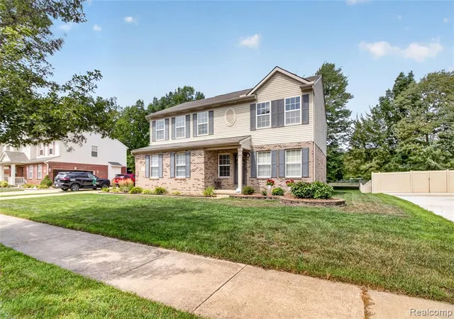 Photo 3 of Sale Pending at 26830 Parkside Dr, Taylor, MI 48180 7556 | MLS# 61023211 | Listing updated on 2026-08-27
