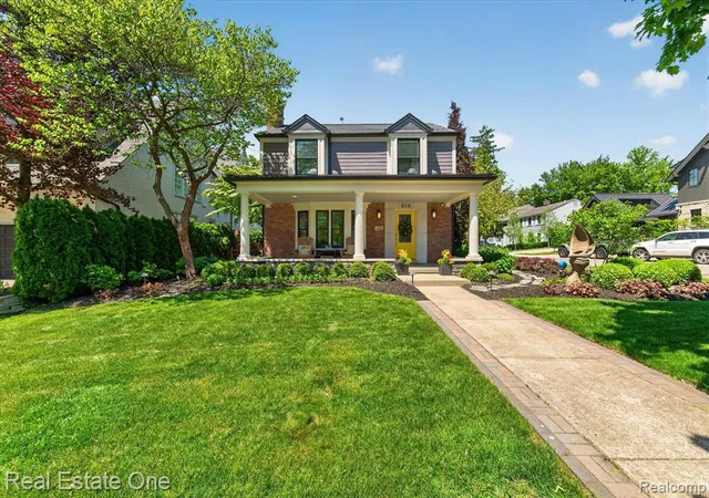 2nd image of 810 Harmon St, Birmingham, MI 48009 1331 | MLS# 60998223