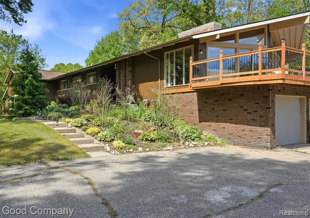 Homes for sale in Oxford, MI | 5130 Seymour Lake Rd, Oxford, MI 48371 | MLS# 60995554
