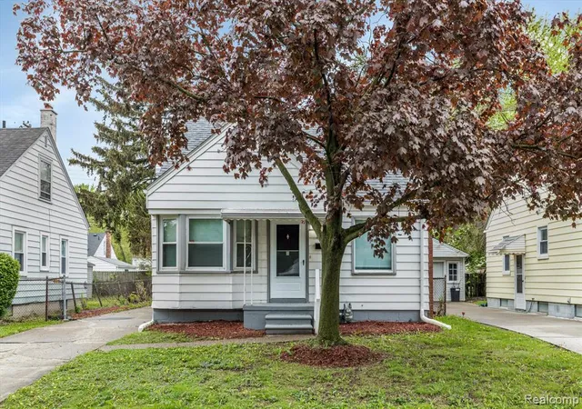 Homes for sale in Harper Woods, MI | 20000 Roscommon St, Harper Woods, MI 48225 | MLS# 60392617