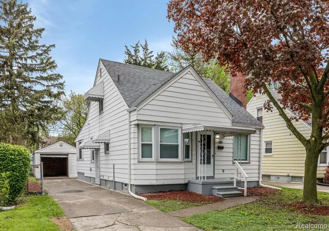 Homes for sale in Harper Woods, MI | 20000 Roscommon St, Harper Woods, MI 48225 | MLS# 60392617